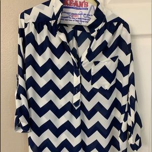 Cute navy and white chevron dress blouse in sz med